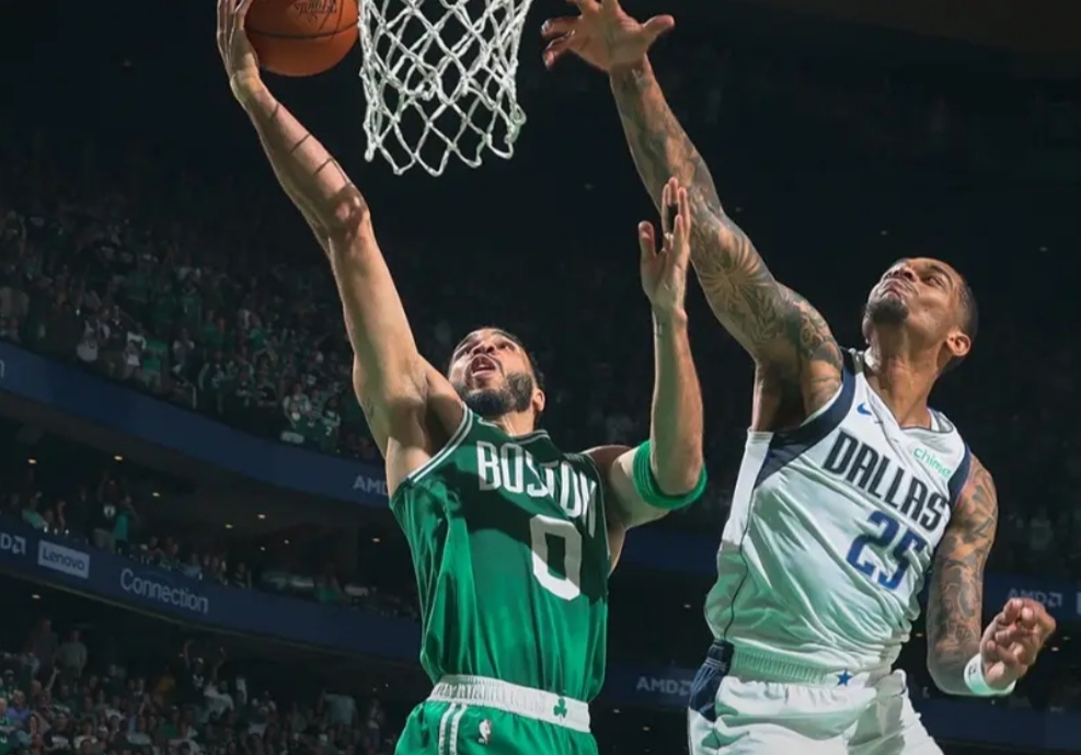 开云体育app下载-包含集结日波士顿凯尔特人调整名单以备NBA常规赛，豪取连胜环节打磨，气氛紧张，身体对抗强度拉满的词条