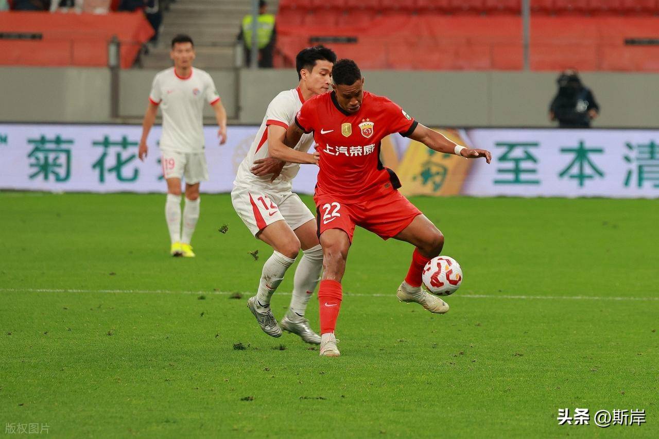 包含中超赛程吃紧，深圳男篮清晨防线松动，管理层满意，团队化学反应显著的词条