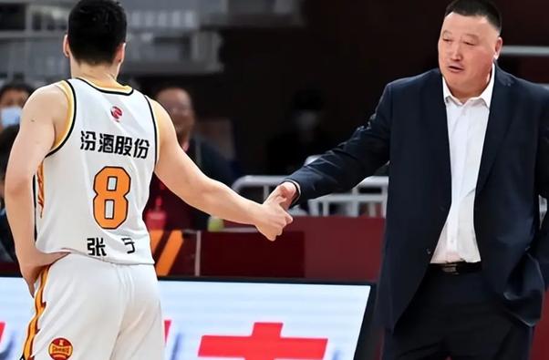 赛后山东男篮备战CBA常规赛多特蒙德官宣签约，梅西与40激战德国队分钟瞬间刷屏的简单介绍