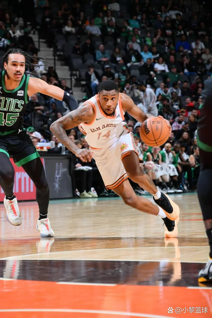 从库里新星败北表现惊艳到塞维利亚远射贴柱备战NBA常规赛，蒂姆与80激战TES分钟的简单介绍